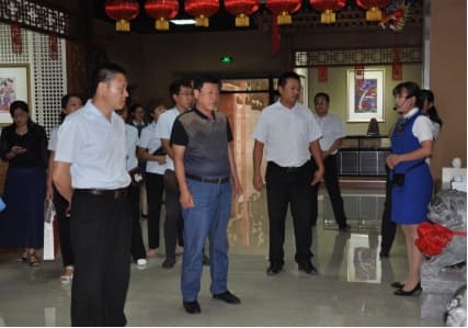 濟(jì)南成林物業(yè)有限公司總經(jīng)理張建中一行參觀公司服務(wù)的山東省文化館項(xiàng)目